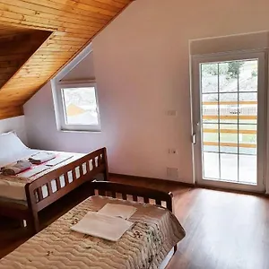  Gasthuis Bujtina Hysa Albanië
