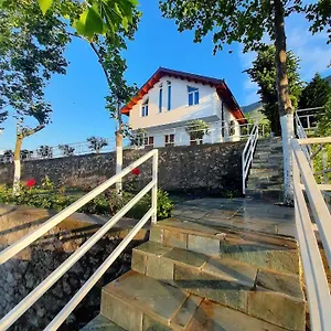  Gasthuis Xhuli Albanië